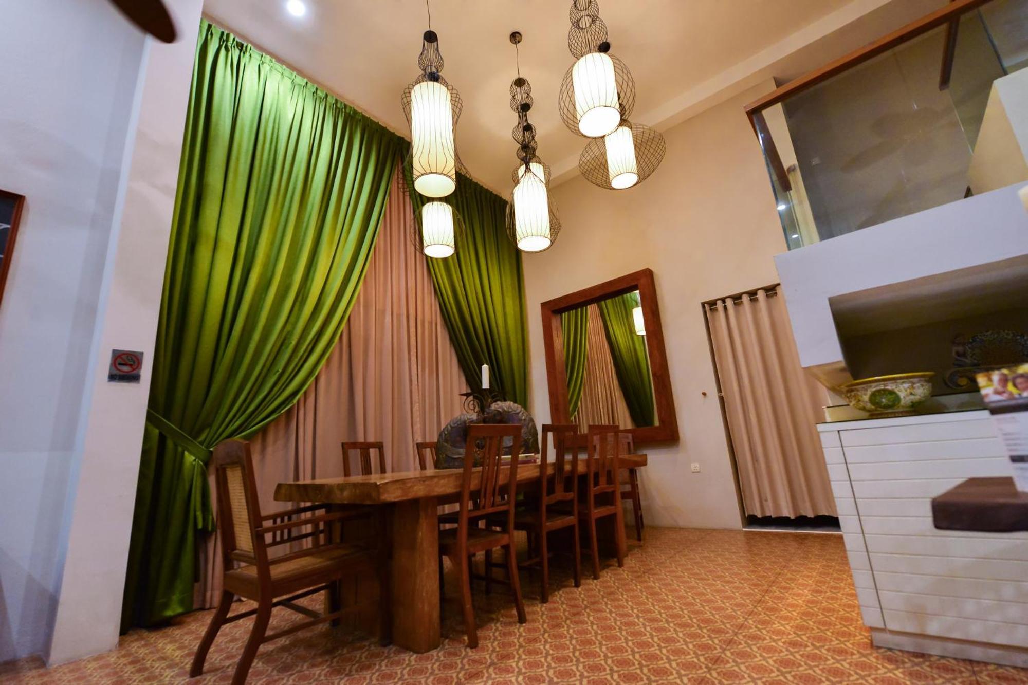 Sojourn Spa Hotel Melaka Exterior photo